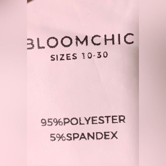 NWT 28 5X BloomChic Olive Green Tassels Flounce Sleeve Lace Tie Neck Blouse - Picture 7 of 8